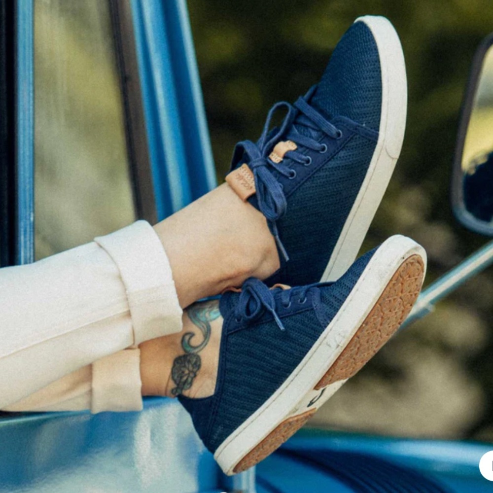 OluKai Pehuea Lī
Translation: A Rising Wind, Lace Navy and Tan Sneakers